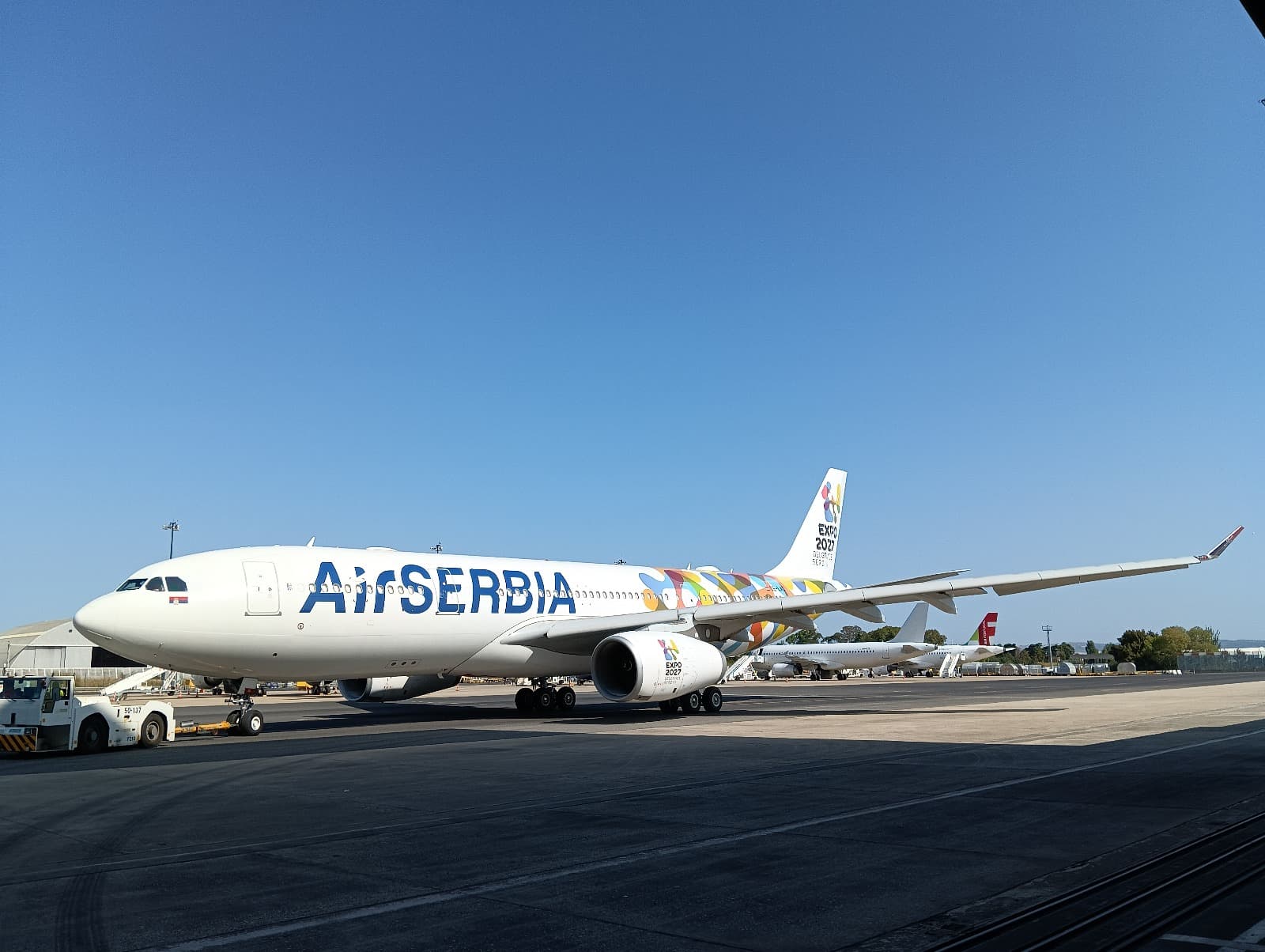 Flying Symbols – How Airplanes Spread Expo Messages Around the World