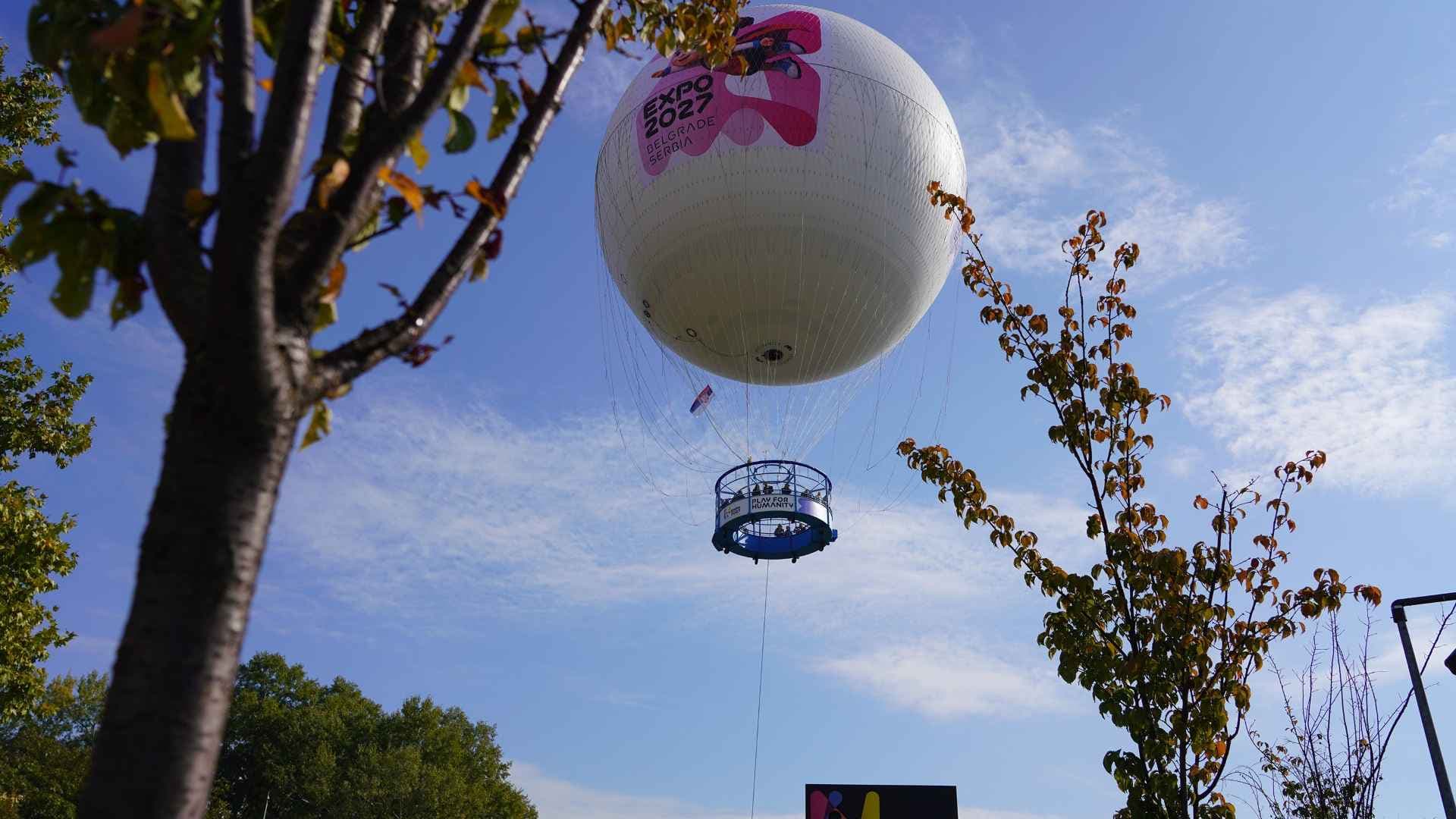 Панорамски балон у бојама Експа 2027 полетео са Аде Циганлије